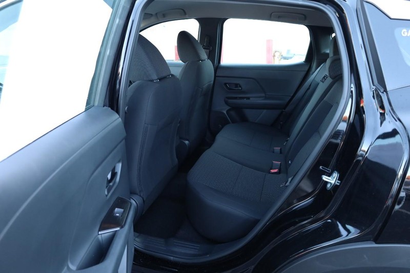 Nissan Kicks Vehicle Image 21