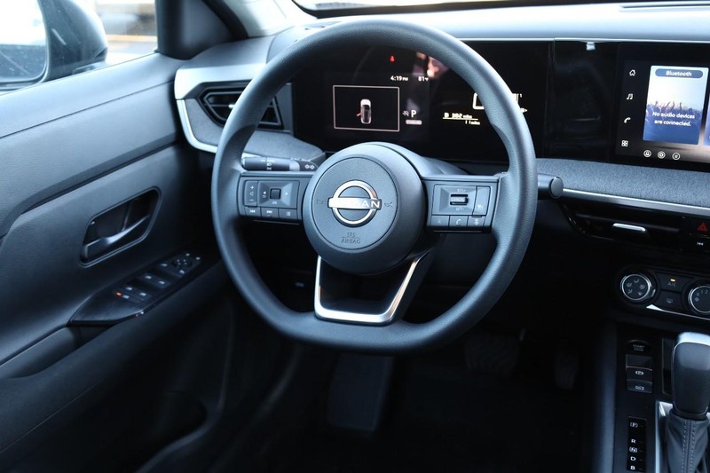 Nissan Kicks Vehicle Image 23