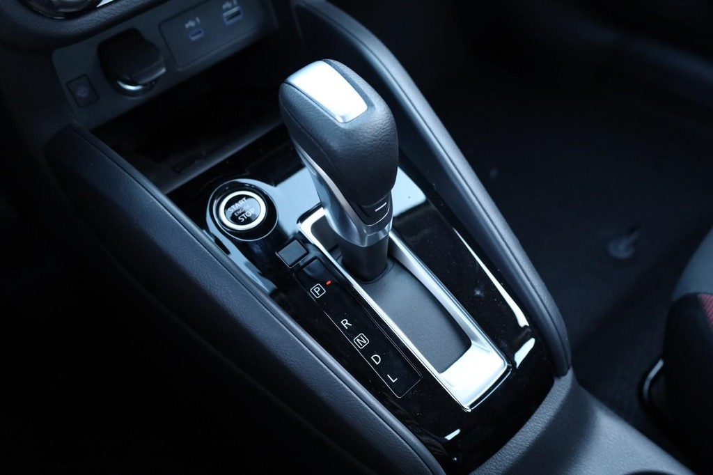 Nissan Versa Vehicle Full-screen Gallery Image 15