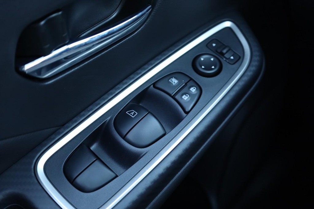 Nissan Versa Vehicle Full-screen Gallery Image 17