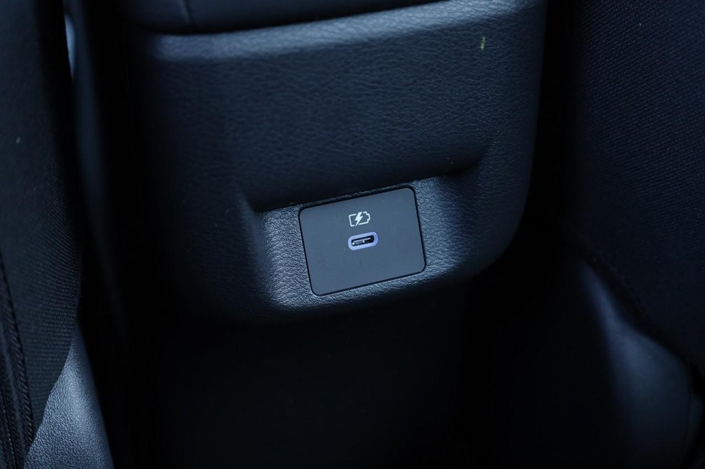 Nissan Versa Vehicle Full-screen Gallery Image 20