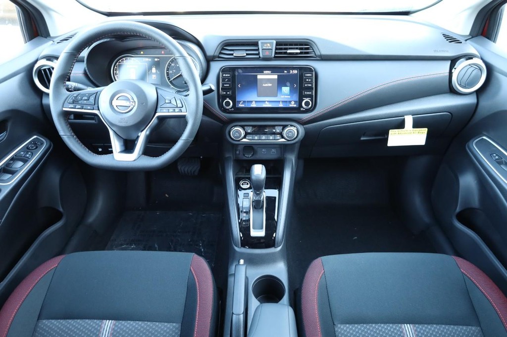 Nissan Versa Vehicle Full-screen Gallery Image 21