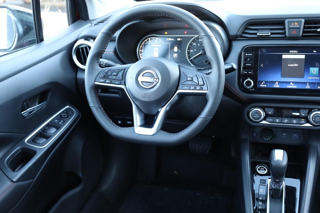 Nissan Versa Vehicle Full-screen Gallery Image 22