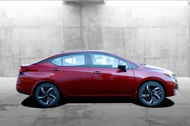 Nissan Versa Vehicle Image 05