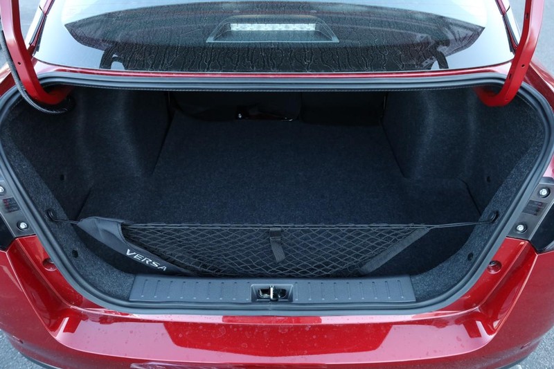 Nissan Versa Vehicle Image 07