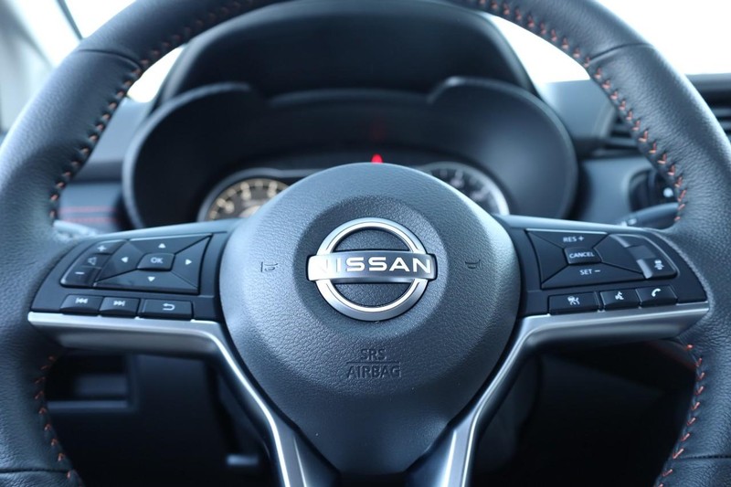 Nissan Versa Vehicle Image 09