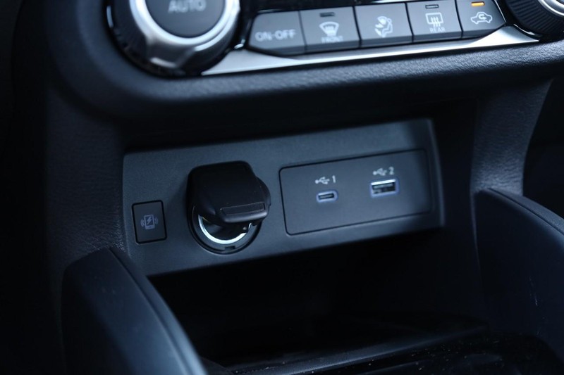 Nissan Versa Vehicle Image 14