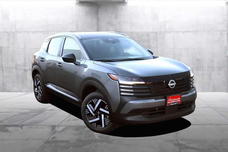 Nissan Kicks Vehicle Image 02