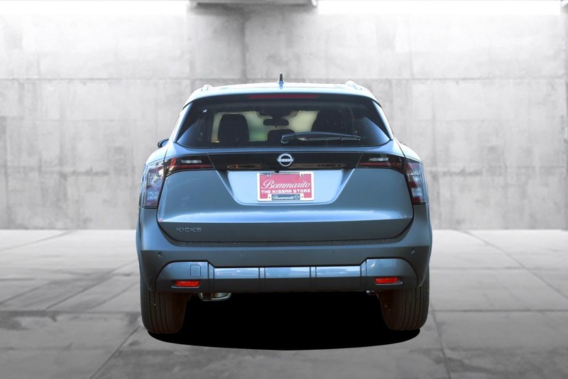 Nissan Kicks Vehicle Image 06
