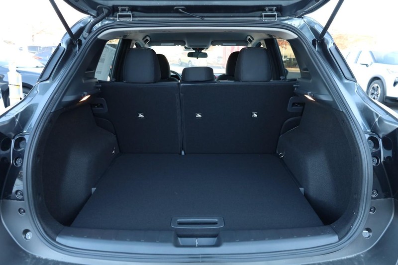 Nissan Kicks Vehicle Image 07