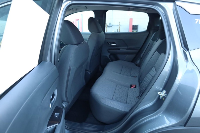 Nissan Kicks Vehicle Image 21