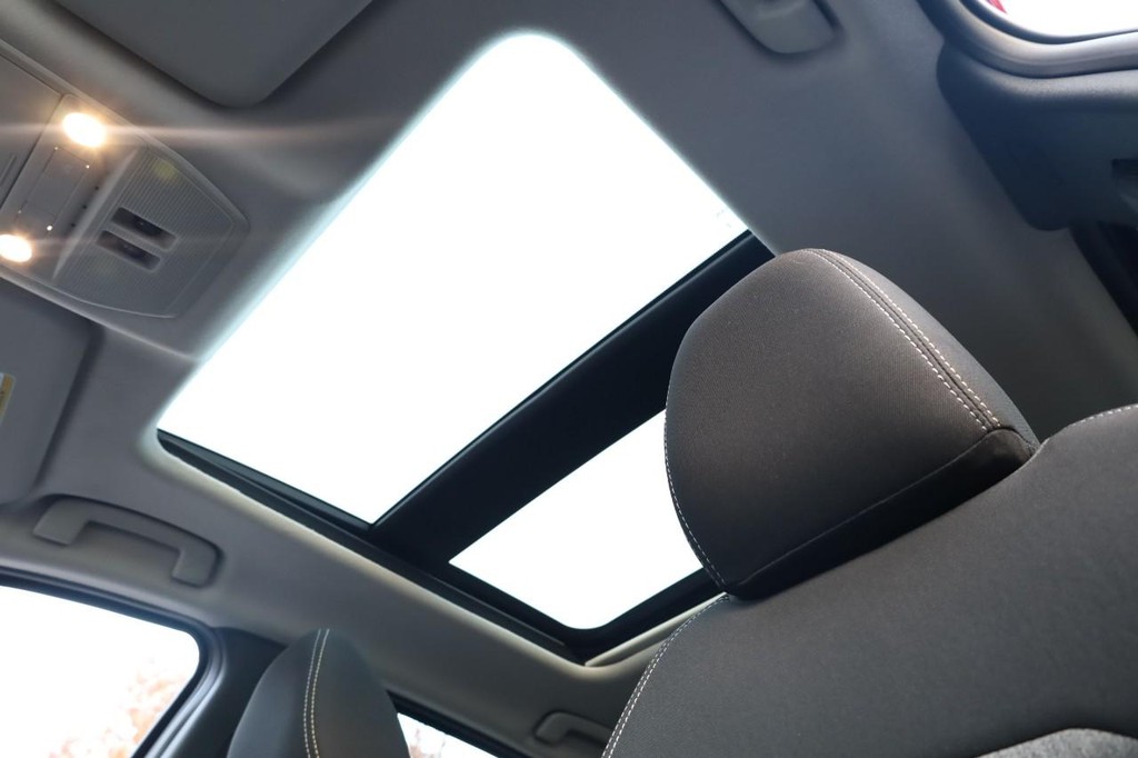 Nissan Kicks Vehicle Full-screen Gallery Image 8