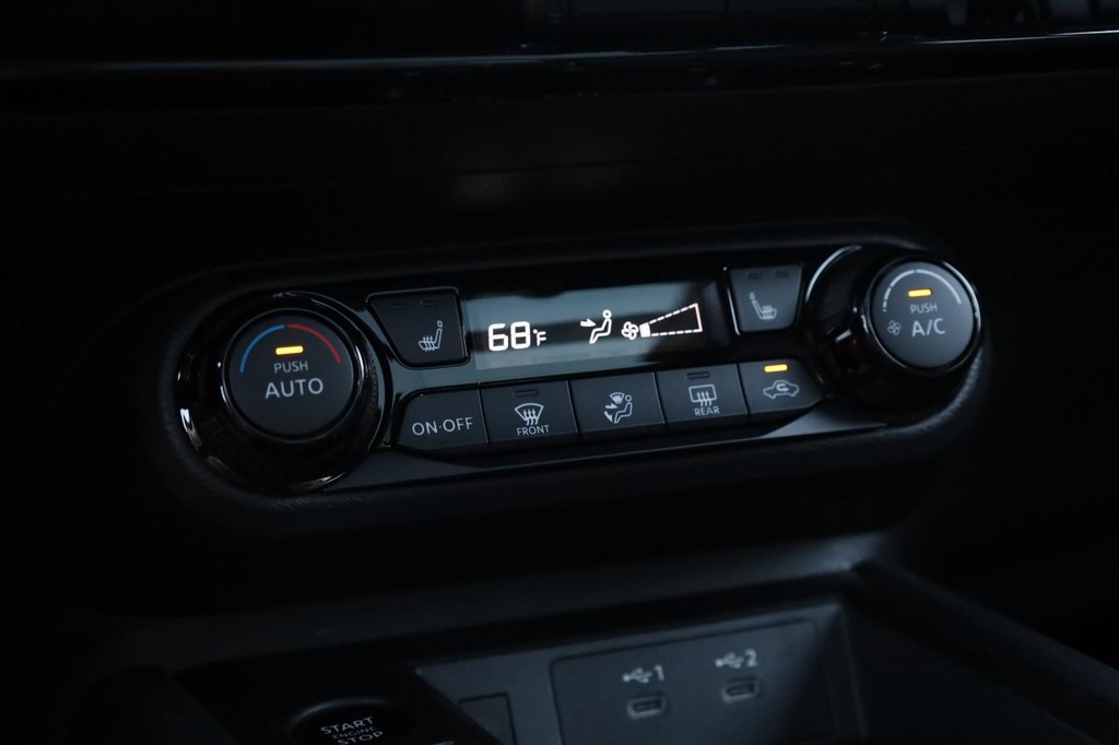 Nissan Kicks Vehicle Full-screen Gallery Image 16