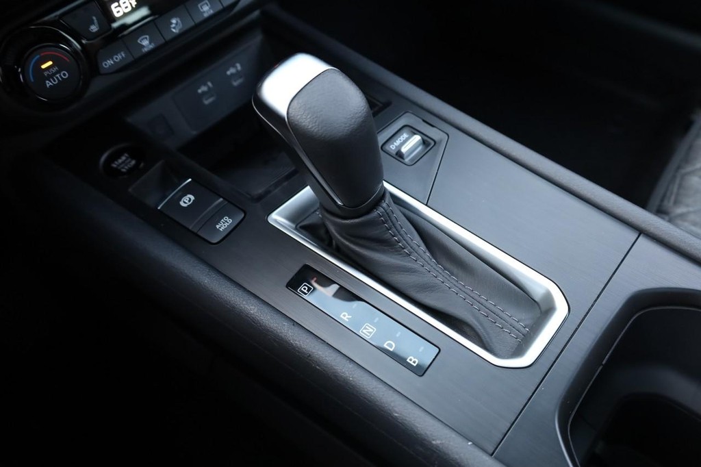 Nissan Kicks Vehicle Full-screen Gallery Image 18