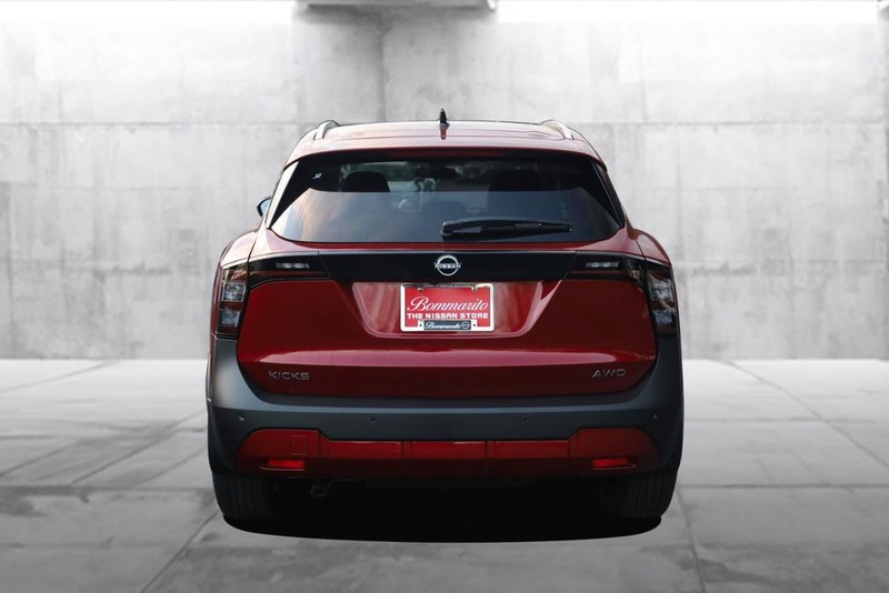 Nissan Kicks Vehicle Image 06