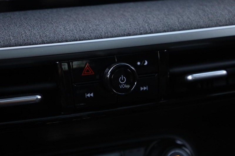 Nissan Kicks Vehicle Image 15