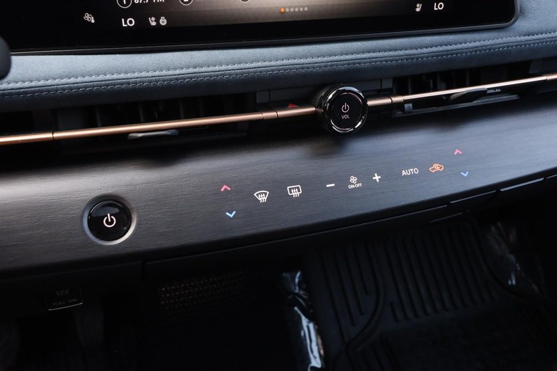 Nissan ARIYA Vehicle Image 18