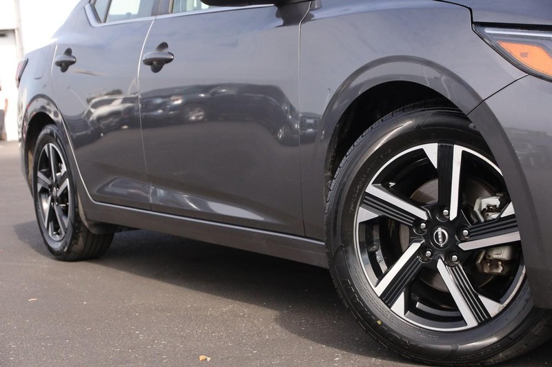 Nissan Sentra Vehicle Image 03