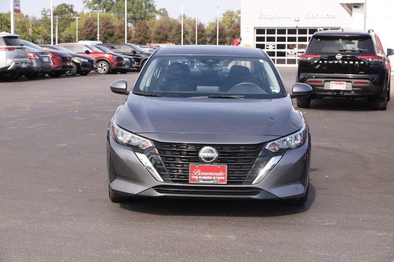 Nissan Sentra Vehicle Image 04