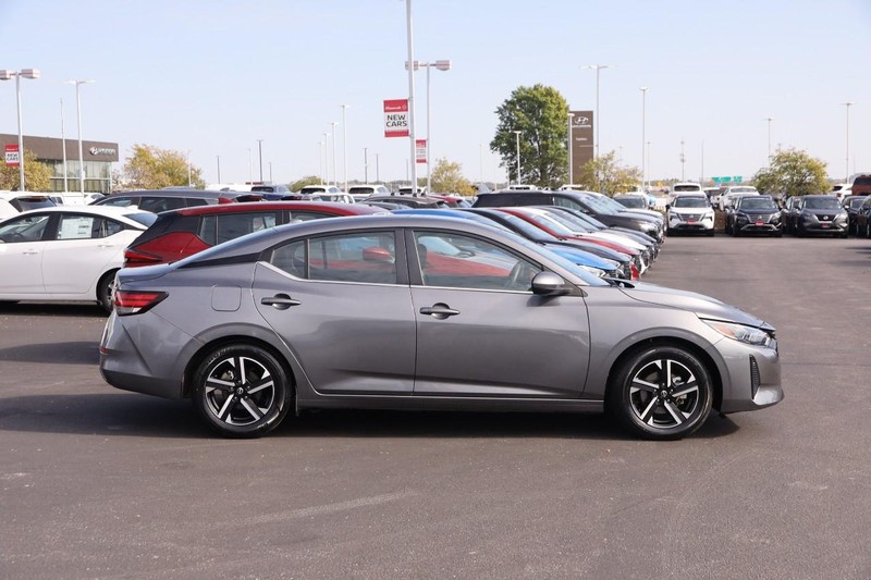 Nissan Sentra Vehicle Image 05
