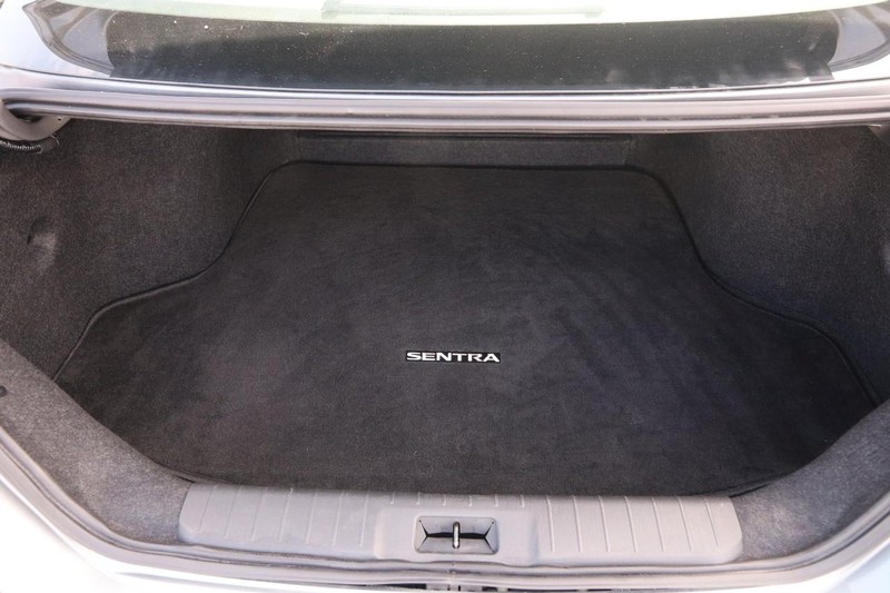 Nissan Sentra Vehicle Image 07