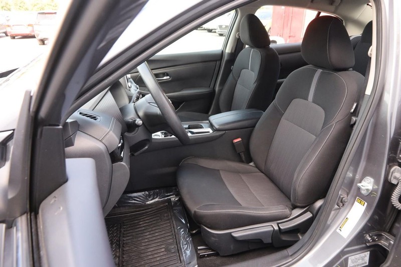Nissan Sentra Vehicle Image 08