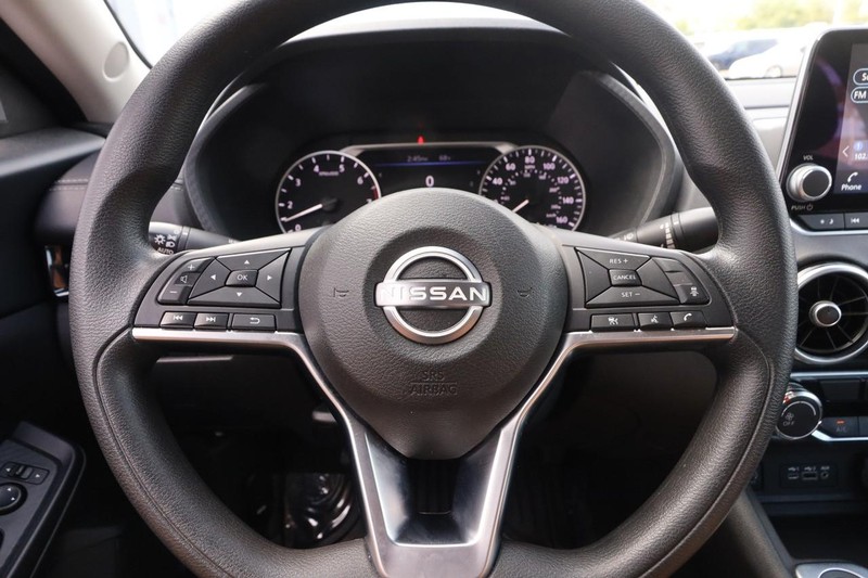 Nissan Sentra Vehicle Image 10
