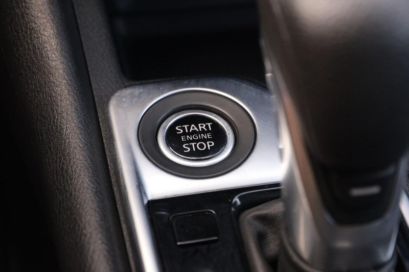 Nissan Sentra Vehicle Image 14