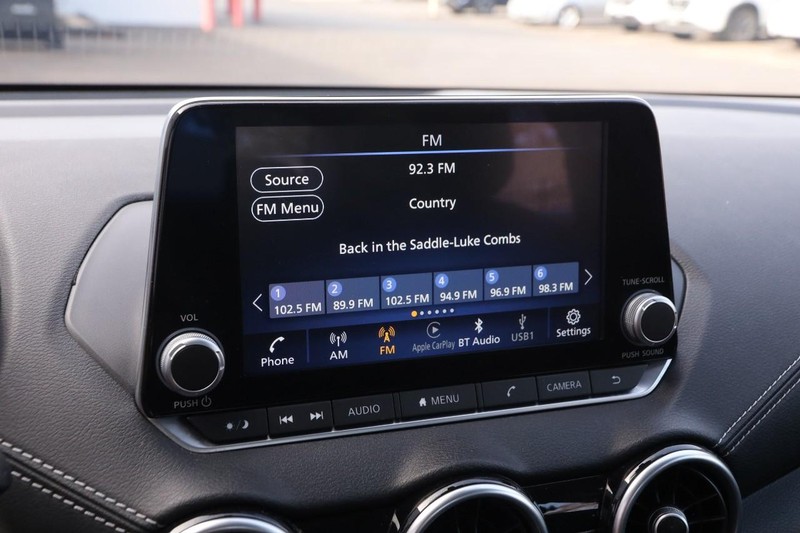 Nissan Sentra Vehicle Image 15