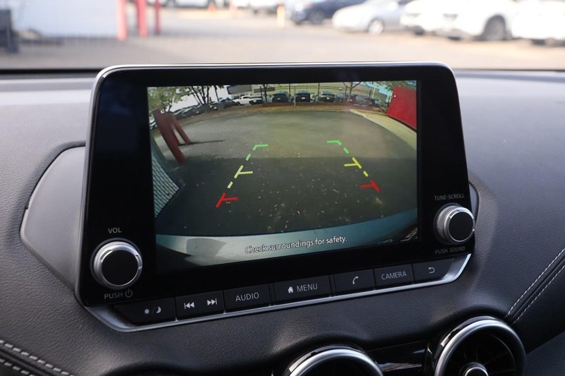 Nissan Sentra Vehicle Image 16