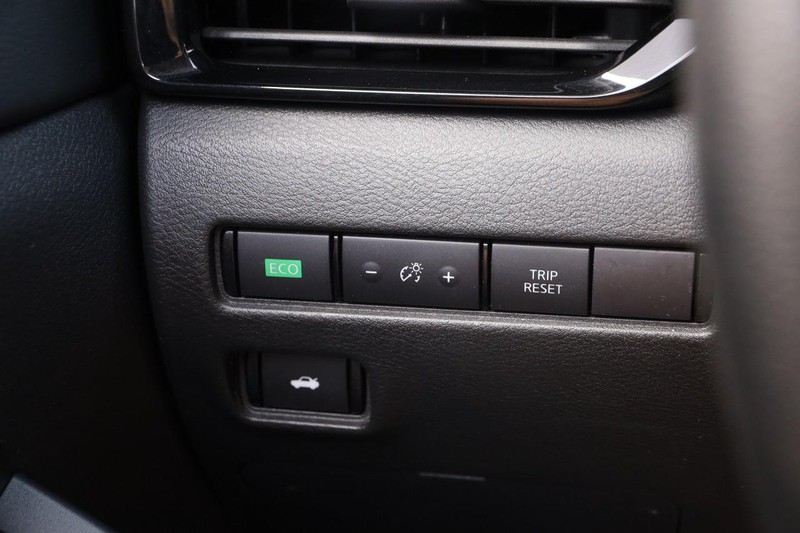 Nissan Sentra Vehicle Image 18