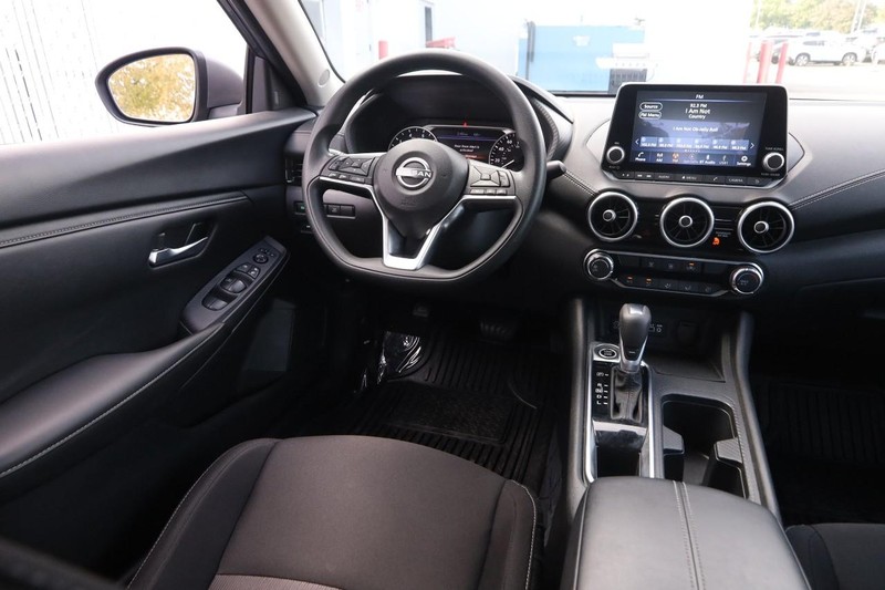 Nissan Sentra Vehicle Image 20
