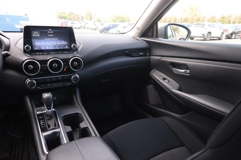 Nissan Sentra Vehicle Image 23