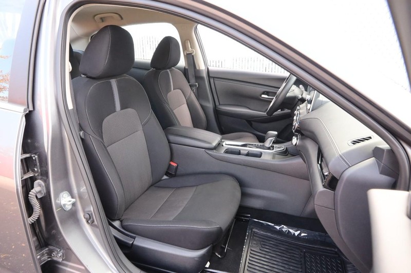 Nissan Sentra Vehicle Image 24