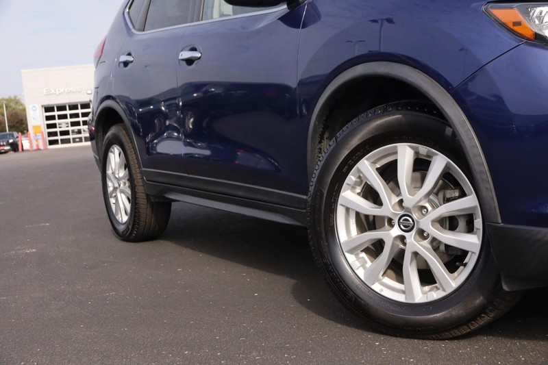 Nissan Rogue Vehicle Image 03