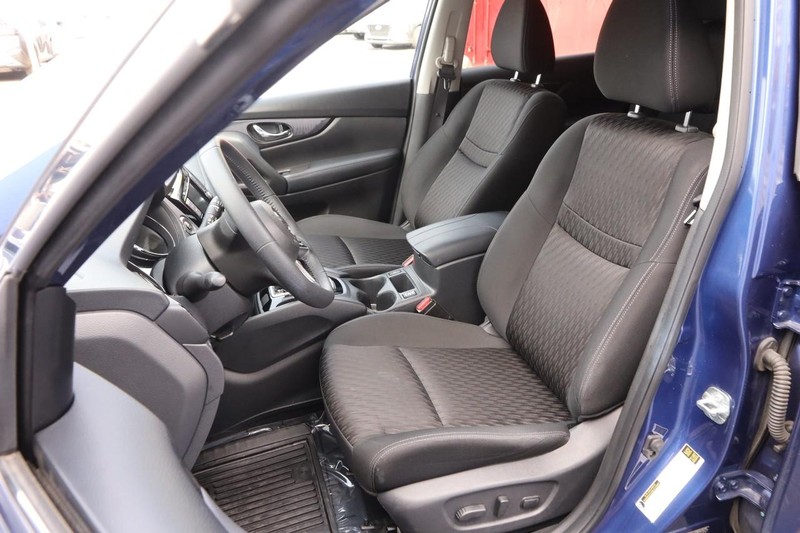 Nissan Rogue Vehicle Image 09