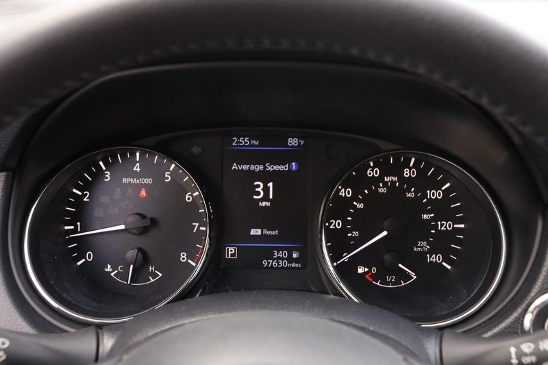 Nissan Rogue Vehicle Image 14