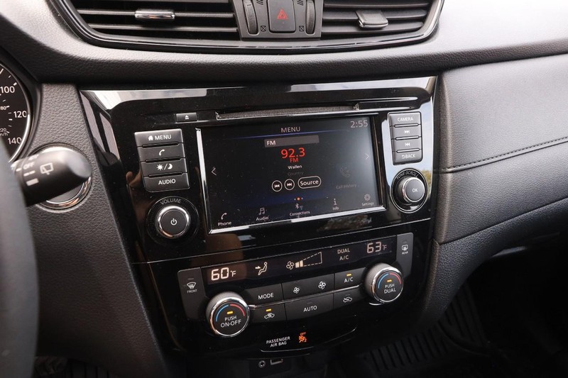 Nissan Rogue Vehicle Image 16