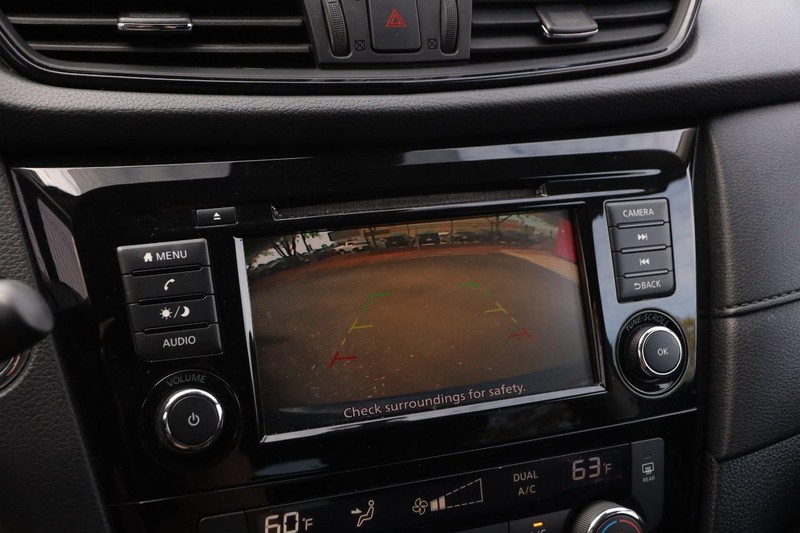 Nissan Rogue Vehicle Image 17