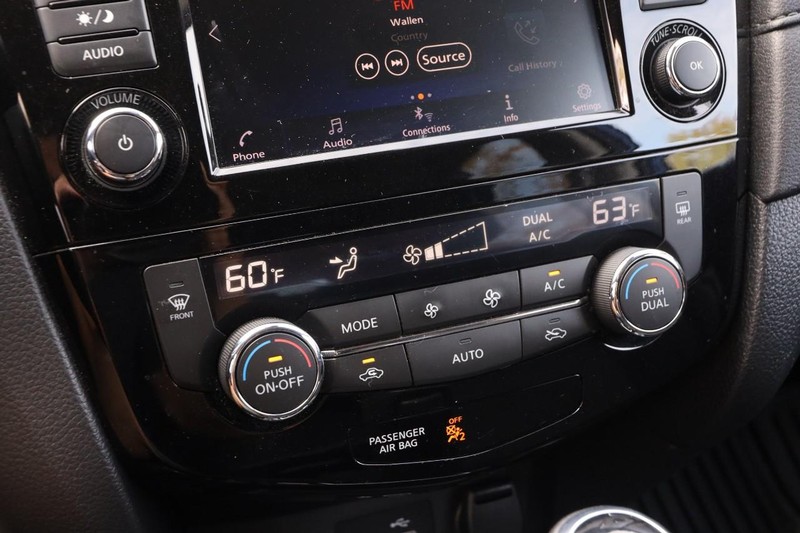 Nissan Rogue Vehicle Image 18
