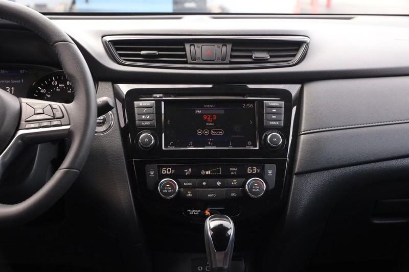 Nissan Rogue Vehicle Image 24