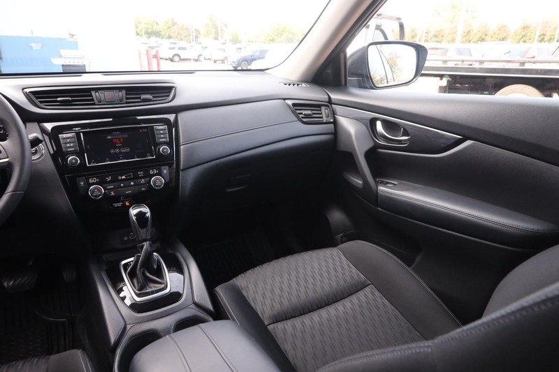 Nissan Rogue Vehicle Image 25