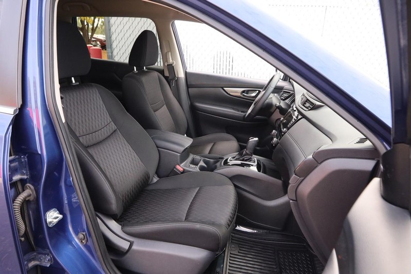 Nissan Rogue Vehicle Image 26