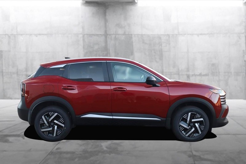 Nissan Kicks Vehicle Image 05