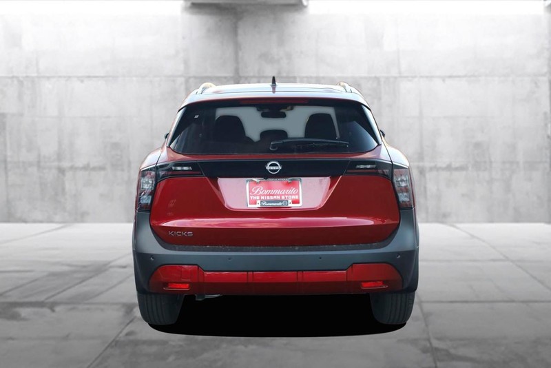 Nissan Kicks Vehicle Image 06