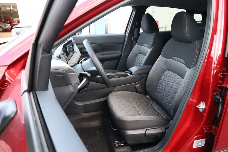 Nissan Kicks Vehicle Image 08