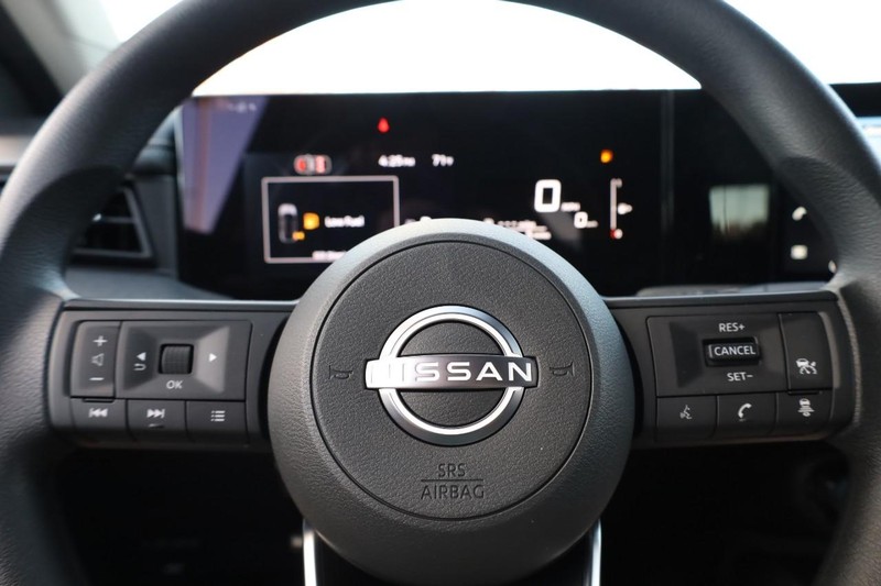 Nissan Kicks Vehicle Image 09