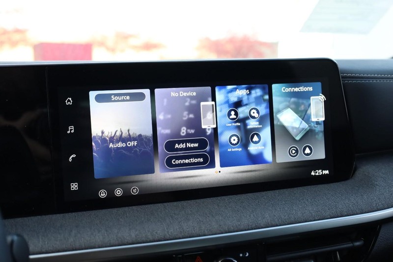 Nissan Kicks Vehicle Image 11