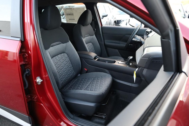 Nissan Kicks Vehicle Image 24