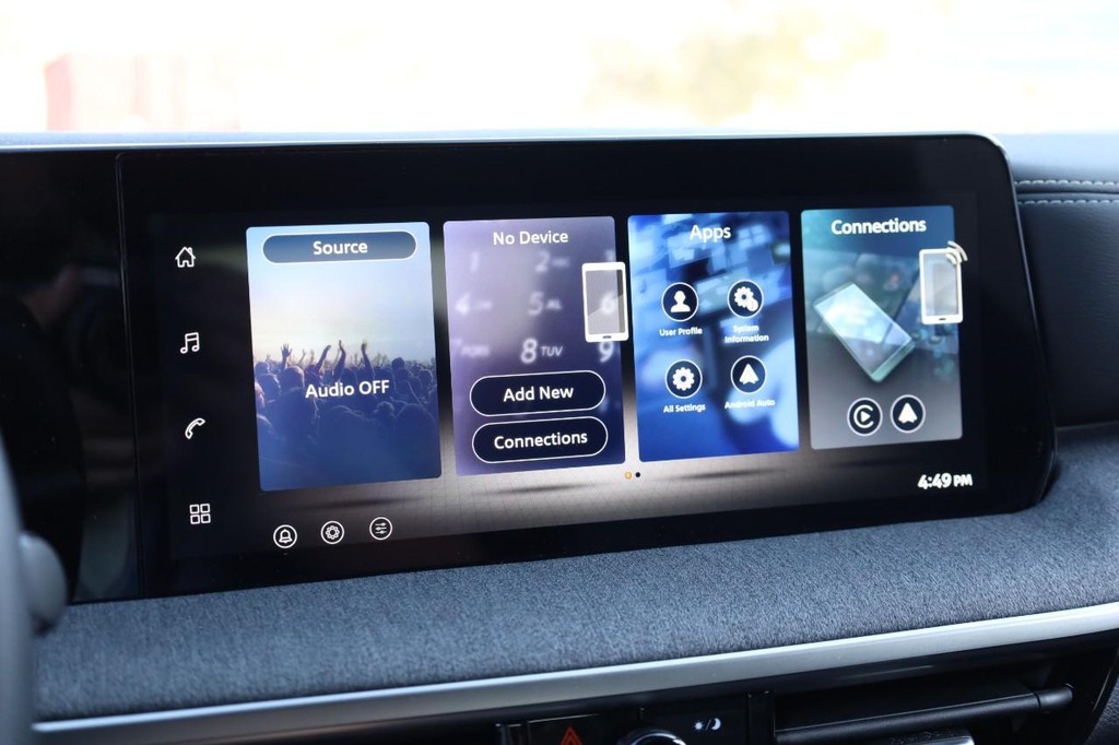 Nissan Kicks Vehicle Full-screen Gallery Image 11